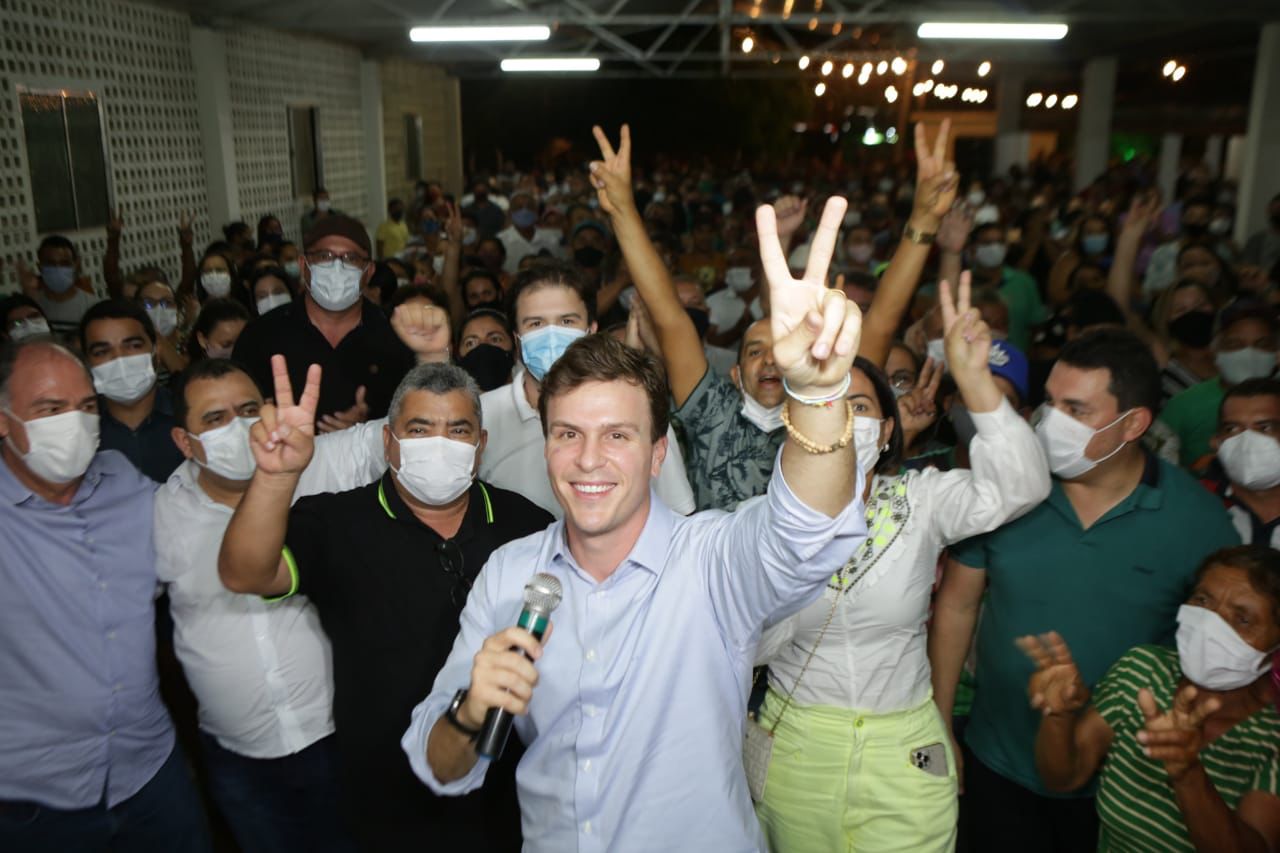 Atos no Agreste Setentrional reúnem prefeitos e vereadores em apoio a Miguel Coelho