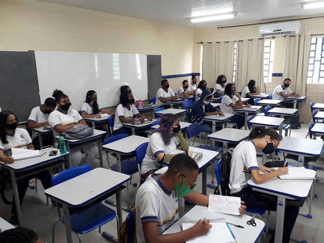 Escolas de Pernambuco voltam a funcionar com capacidade total dos estudantes nas salas de aula a partir desta terça-feira (16)