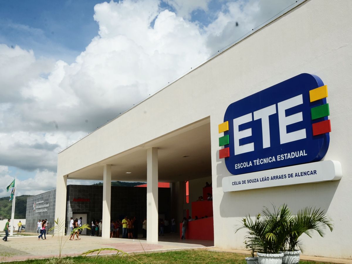 Governo de Pernambuco abre 8.490 vagas para 26 cursos em 48 escolas técnicas; confira como se inscrever