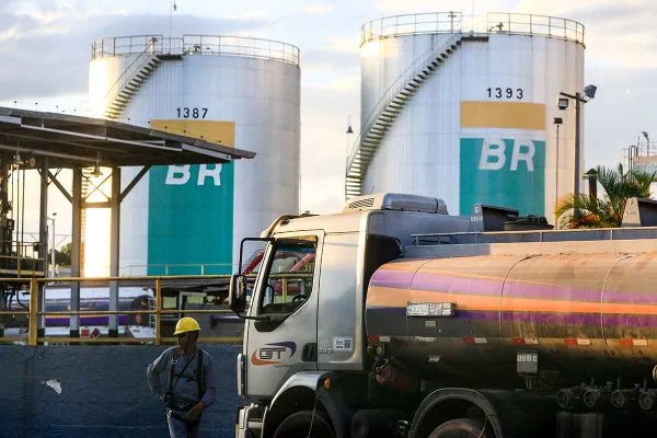 Petroleiros prometem “maior greve da história” se privatização avançar