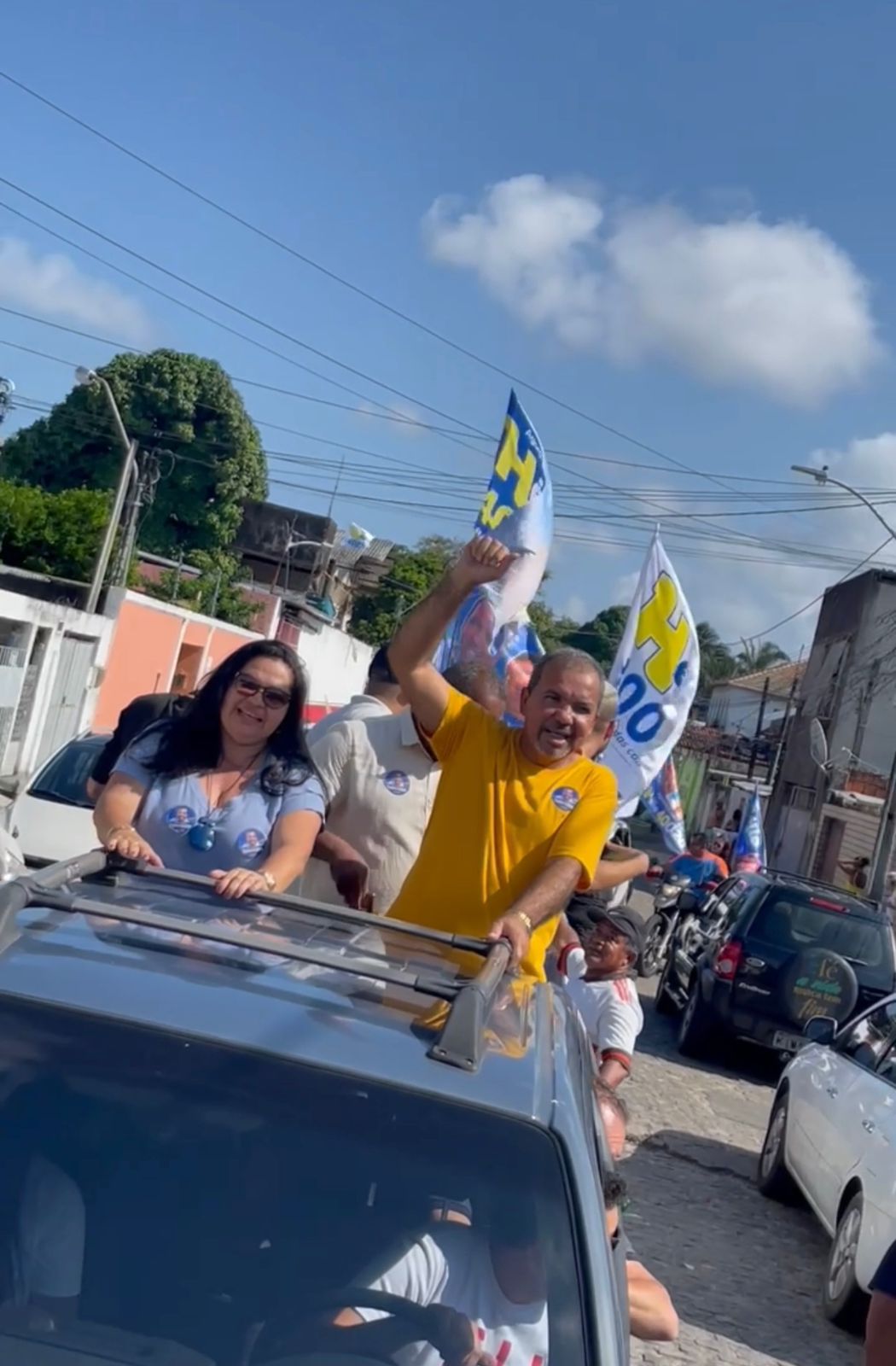 Durante mais uma mini carreata, Hélio Guabiraba visita 6 comunidades do Recife e comemora apoio do povo