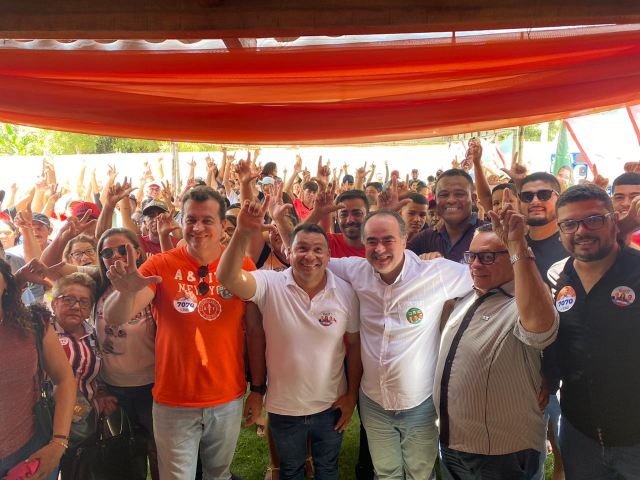 Waldemar Oliveira e Zé de Benga movimentam centenas de apoiadores no Cedro