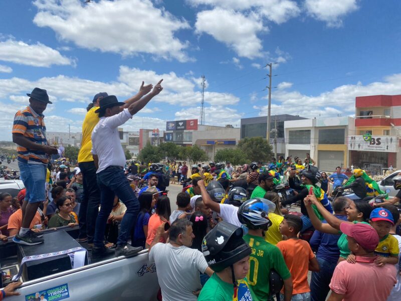 Charlles e Tiringa marcam presença em motociata de Bolsonaro que arrastou multidão no Agreste de Pernambuco, neste sábado (17)