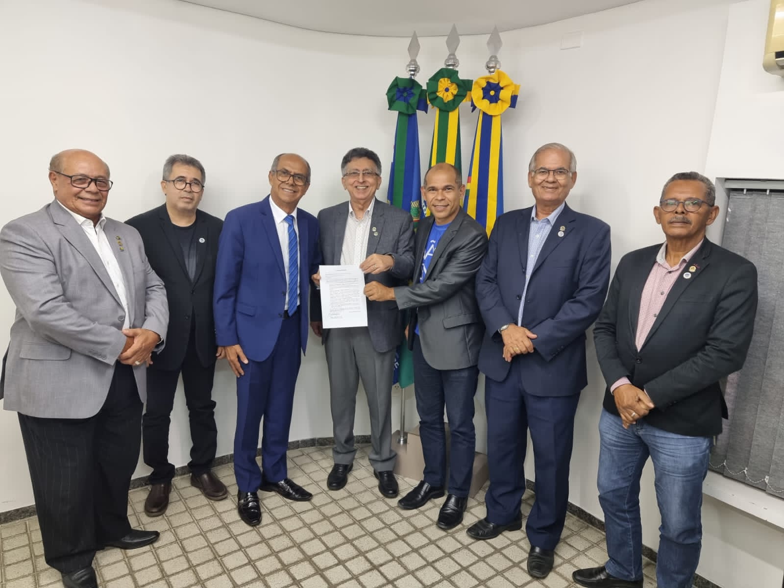 Os candidatos Pastor Lupercio e Frederico França assinaram uma Carta-Compromisso com o CRECI/PE