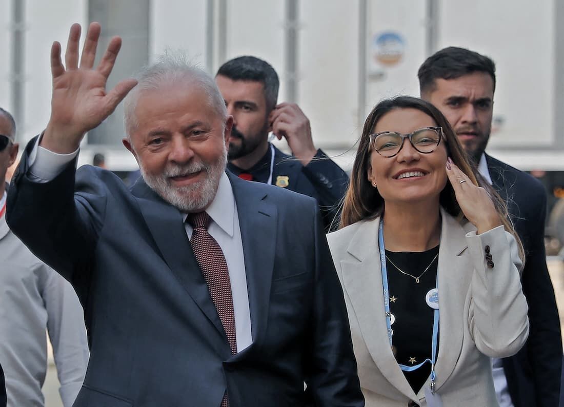 Presidente eleito do Brasil, Lula é recebido com aplausos na COP27