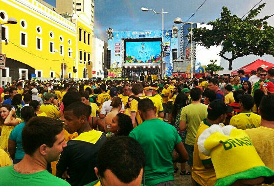 Recife terá telões para interessados em acompanhar jogos do Brasil na rua