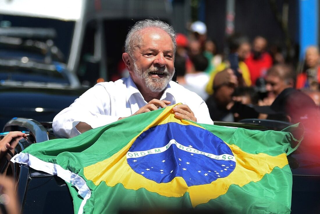 Lula chega nesta terça (8) a Brasília para buscar apoio para aprovar mudanças no Orçamento