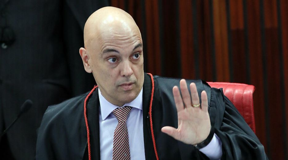 Alexandre de Moraes determina bloqueio de contas de suspeitos de financiar atos antidemocráticos