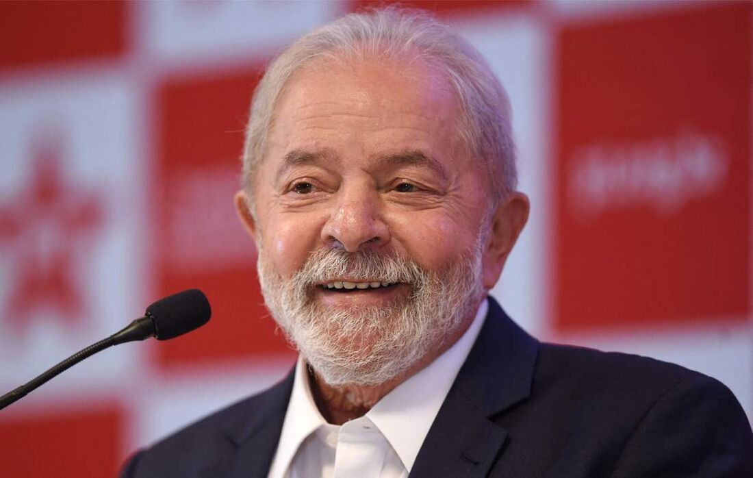 Após férias na Bahia, Lula participa de reuniões com a equipe de transição