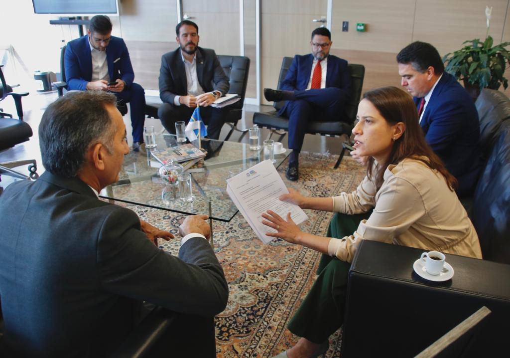 Em mais uma dia de agenda em Brasília, governadora Raquel Lyra tem encontros com ministros buscando investimentos para Pernambuco