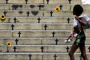 No Brasil, ocorrem 62 assassinatos de jovens por dia; confira onde os crimes são mais comuns.