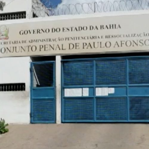 Policial penal é preso na Bahia suspeito de entrar em presídio com drogas e celulares