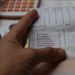 Economize na conta de água: Descubra o impacto do banho longo no