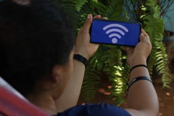 Desconectado da internet? Descubra 5 maneiras econômicas de se conectar em qualquer