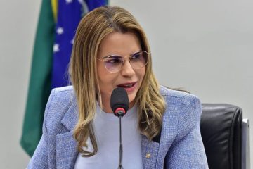 Clarissa Tércio tem projeto aprovado na Câmara para garantir tratamento a autistas em até 60 dias