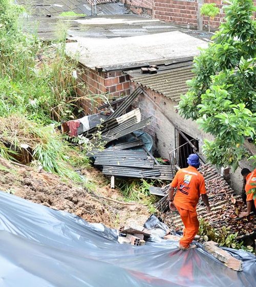 Camaragibe e Recife recebem simulado de deslizamento e evacuação em áreas de risco